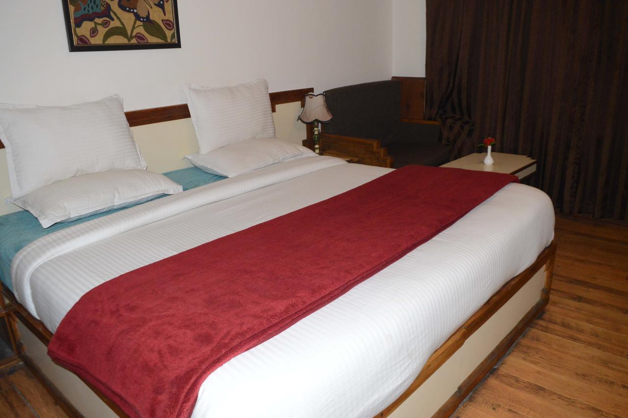 Standard Hotel And Resturant Srīnagar Exterior foto