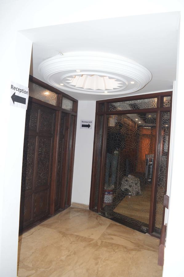 Standard Hotel And Resturant Srīnagar Exterior foto