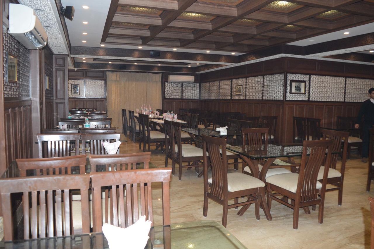 Standard Hotel And Resturant Srīnagar Exterior foto