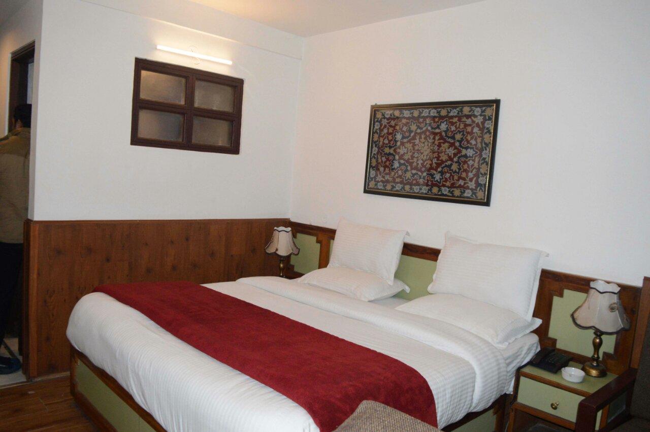 Standard Hotel And Resturant Srīnagar Exterior foto