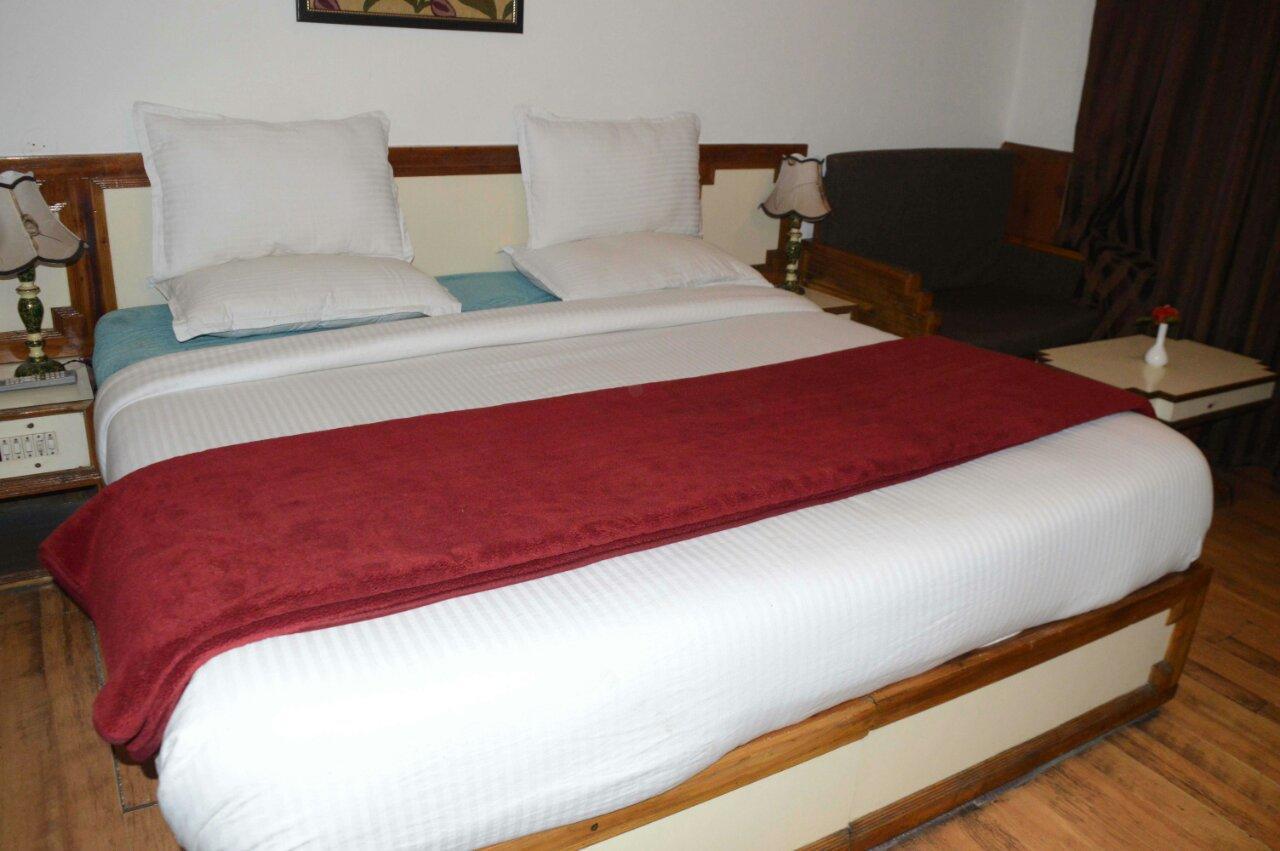 Standard Hotel And Resturant Srīnagar Exterior foto