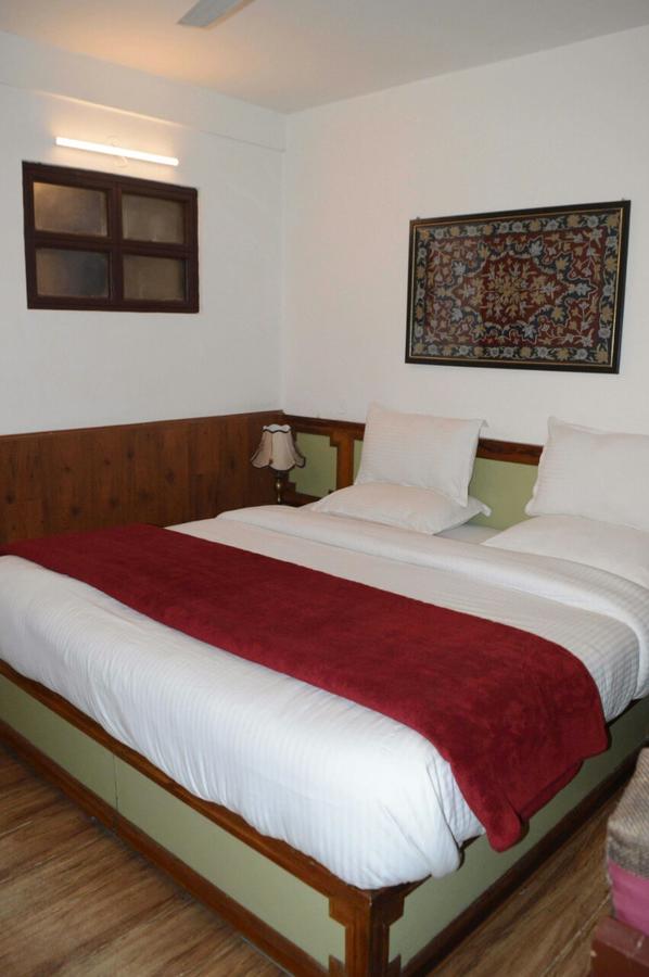 Standard Hotel And Resturant Srīnagar Exterior foto