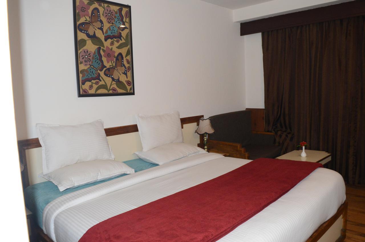 Standard Hotel And Resturant Srīnagar Exterior foto