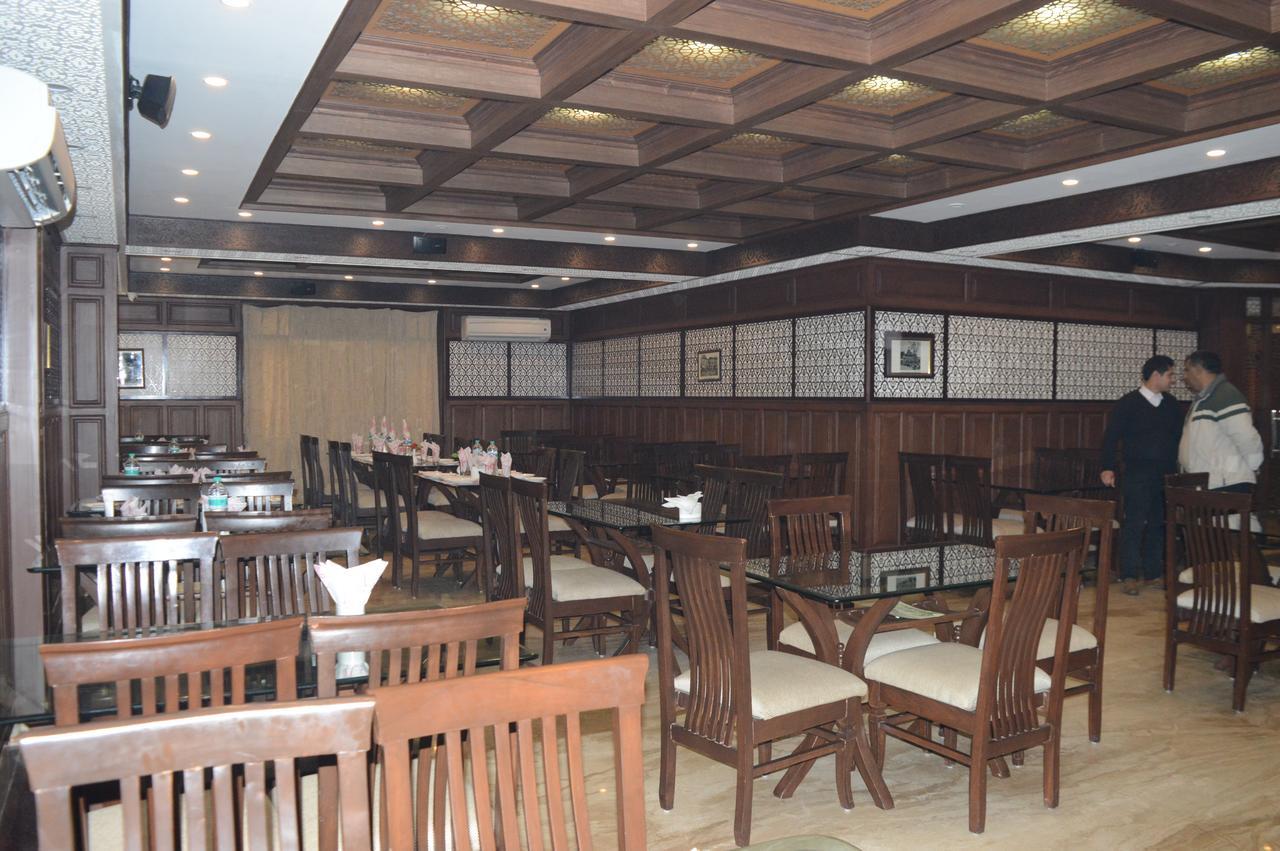 Standard Hotel And Resturant Srīnagar Exterior foto