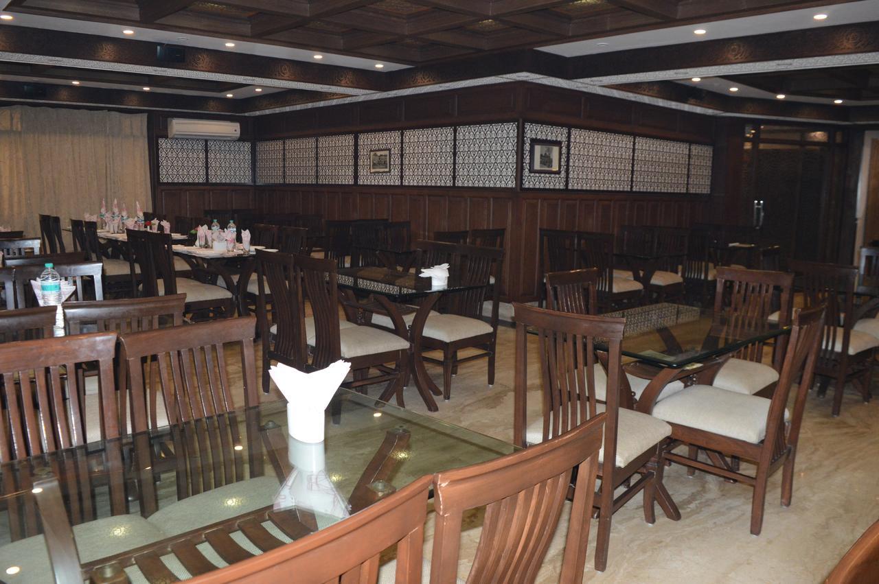 Standard Hotel And Resturant Srīnagar Exterior foto
