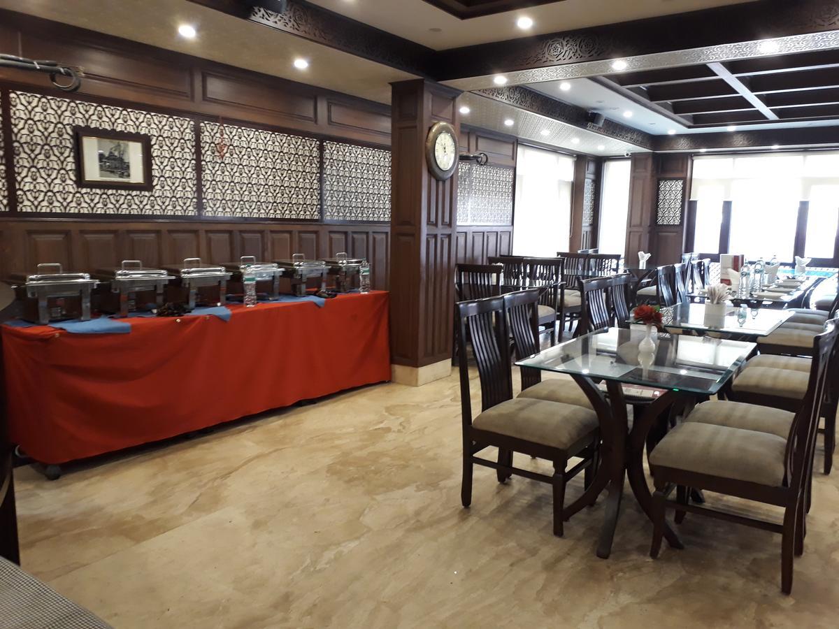 Standard Hotel And Resturant Srīnagar Exterior foto