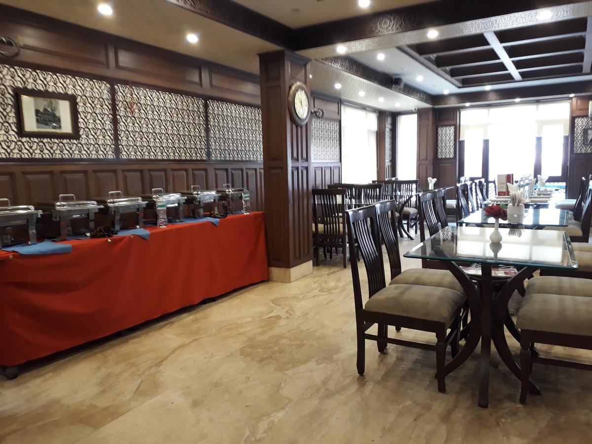 Standard Hotel And Resturant Srīnagar Exterior foto